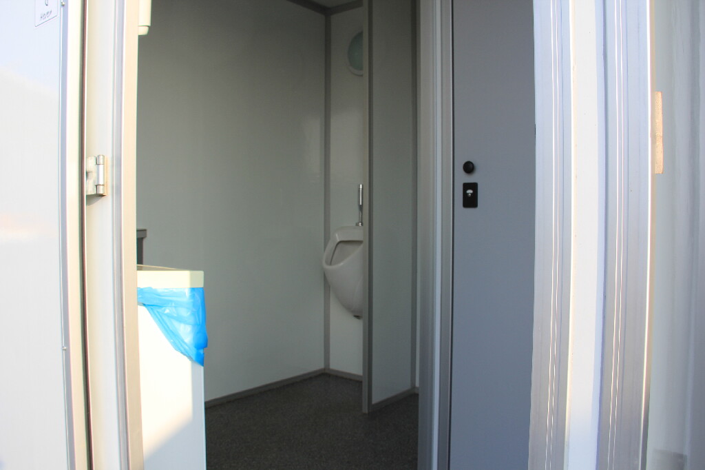 herentoilet in toiletwagen T2